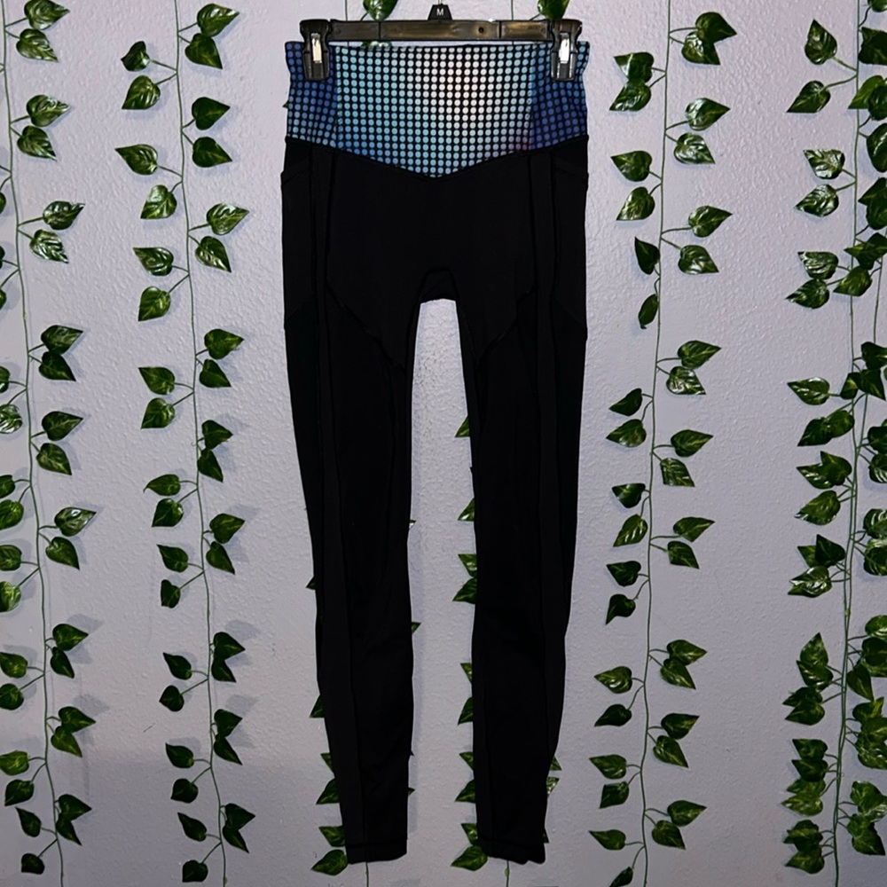 Lulu leggings, Black with design, Pockets!!, Size S